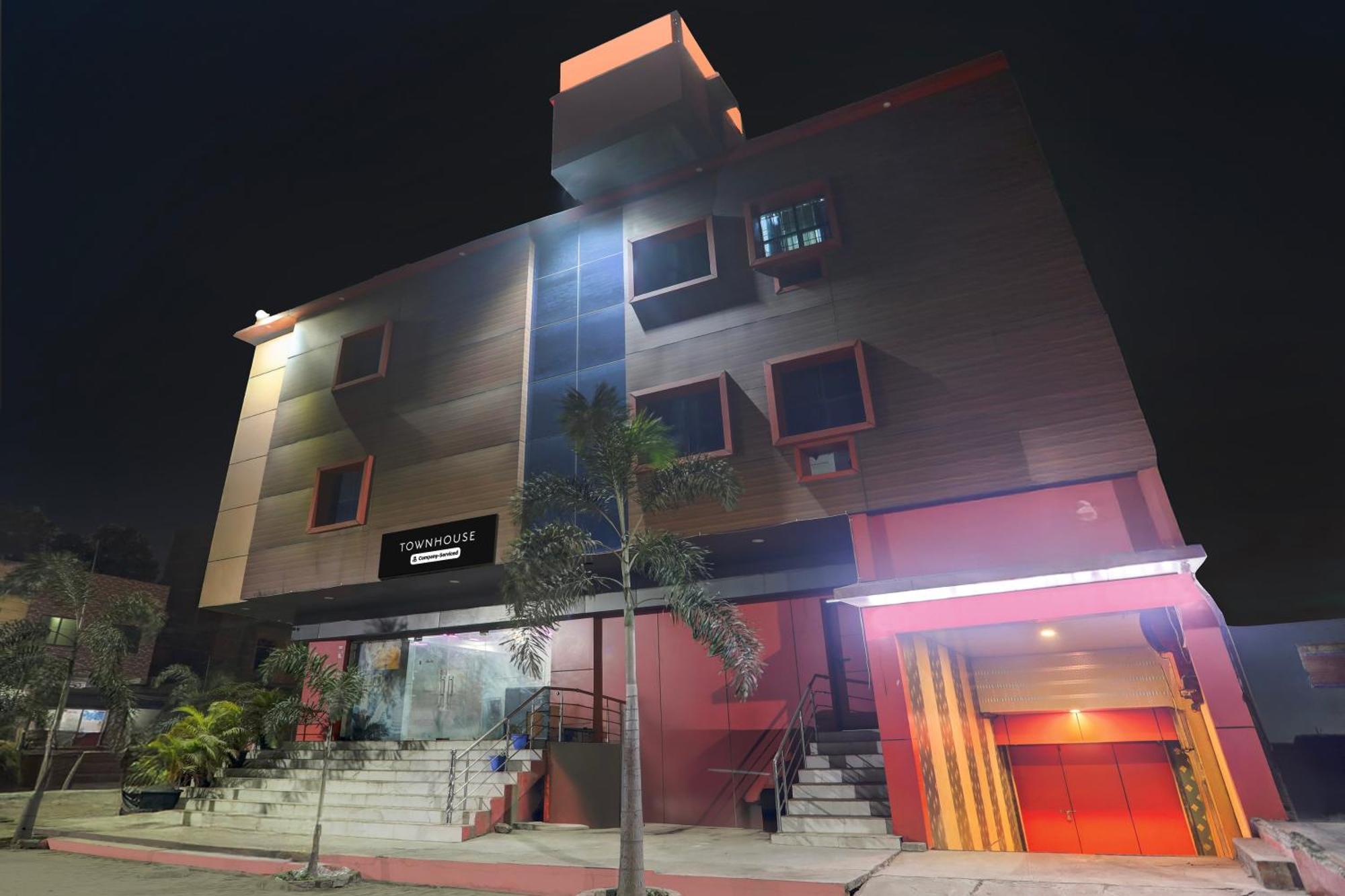 Отель Super Townhouse Gida Near Rto Office Горакхпур Экстерьер фото