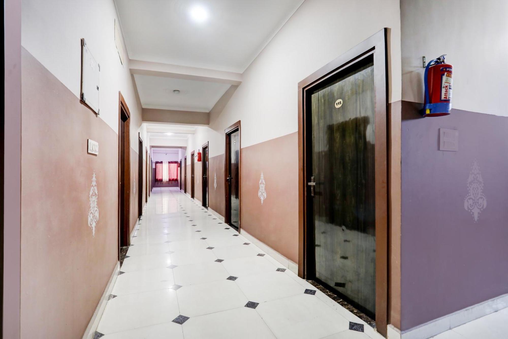 Отель Super Townhouse Gida Near Rto Office Горакхпур Экстерьер фото